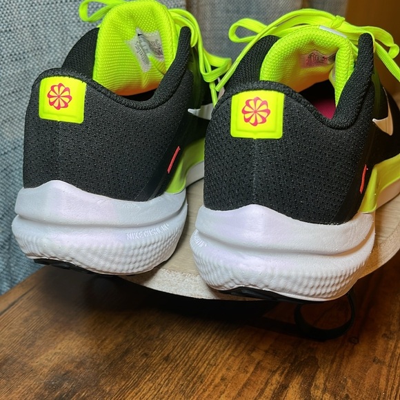 Nike Air Winflo 10 Sneakers Running Lace Up Black Hot Pink Neon Yellow NWOT - Picture 3 of 7